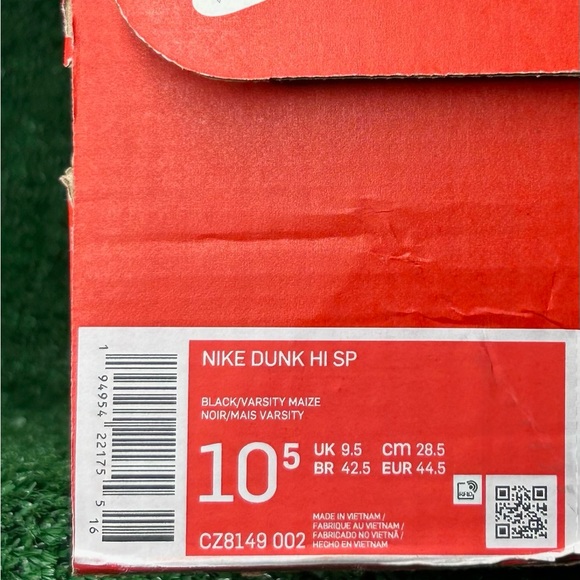 Nike Dunk High Shoes - Picture 9 of 9
